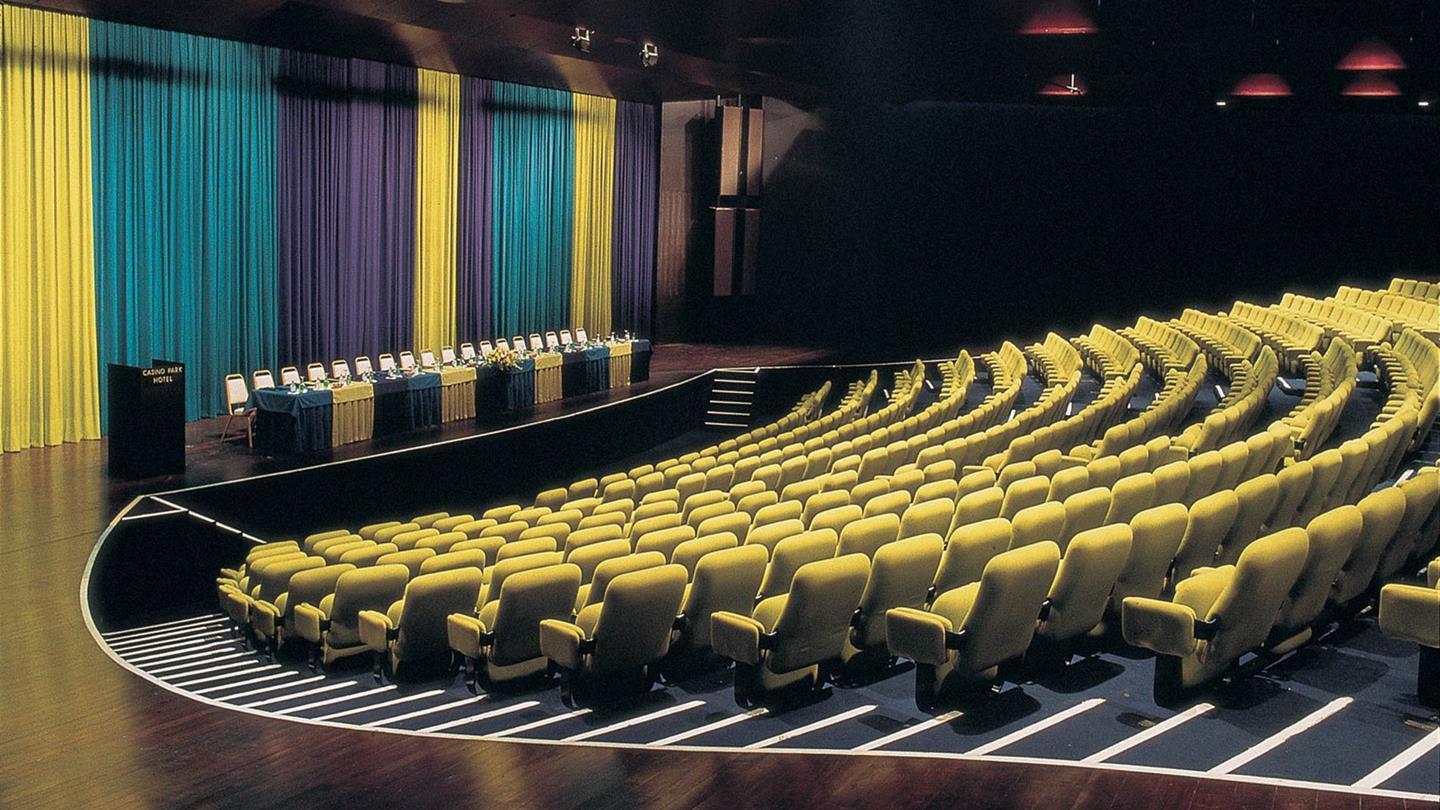 佩斯塔纳赌场公园酒店&赌场 丰沙尔 设施 照片 The interior of the main theatre